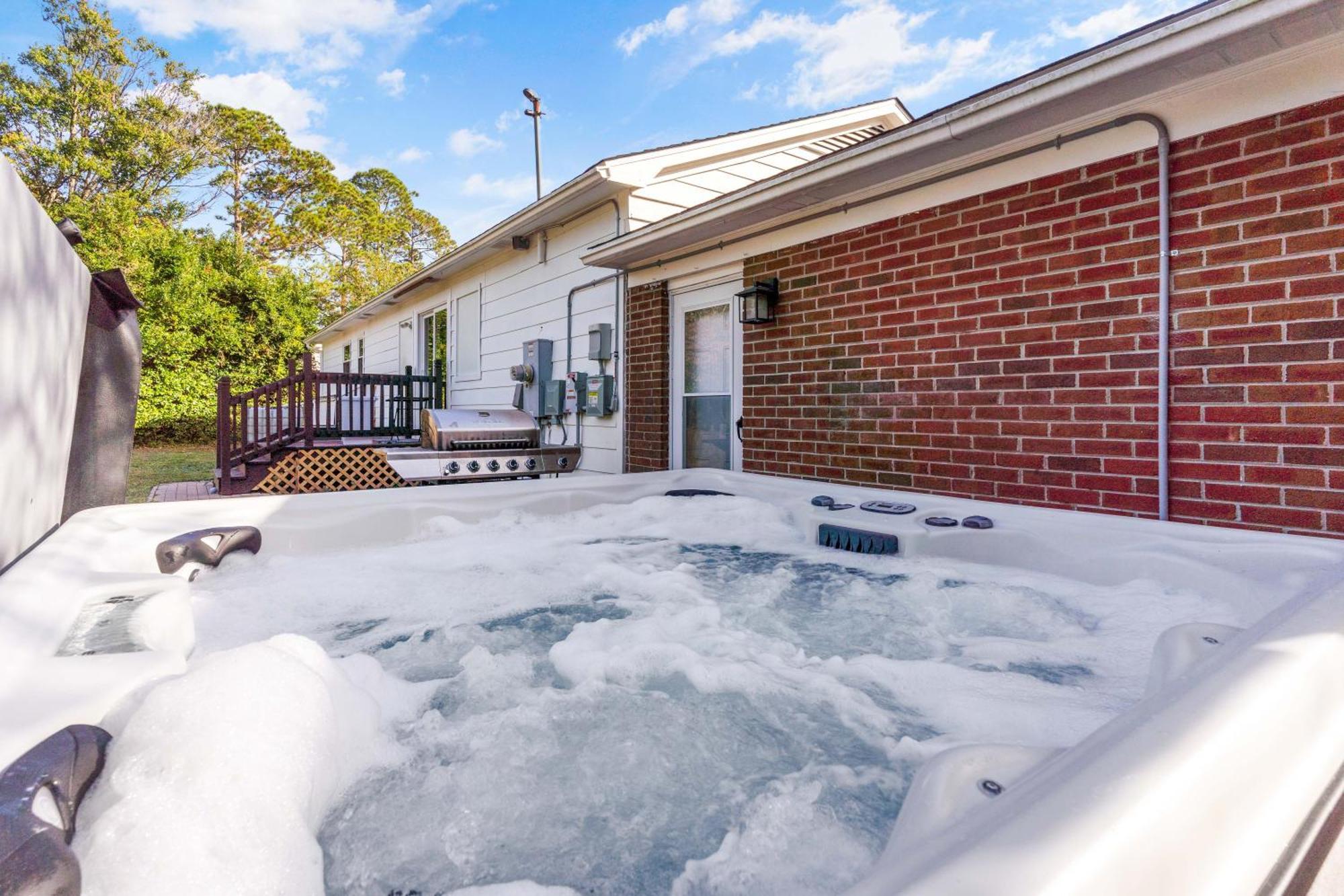 Chill Retreat, Hot Tub, Large Private Yard Villa Wilmington Exterior photo